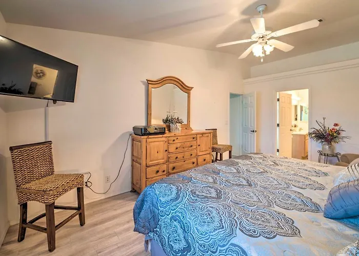 Charming Havasu 2 Mi To Body Beach! Holiday home
