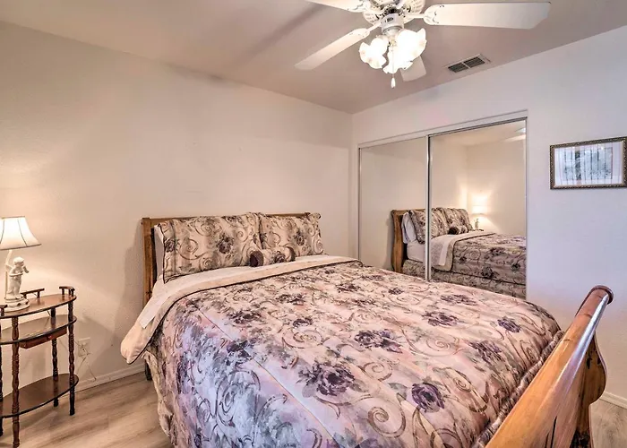 Charming Havasu 2 Mi To Body Beach! Holiday home